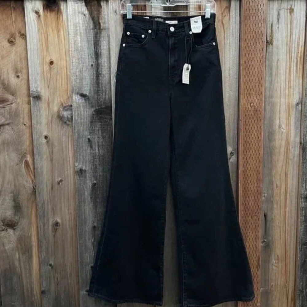 Levi’s premium high loose flare jeans in black size 25